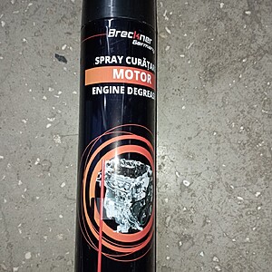 Spray curatat motor
