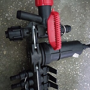 Distribuitor erbicidat cu 3 cai